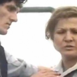 Angela merge mai departe